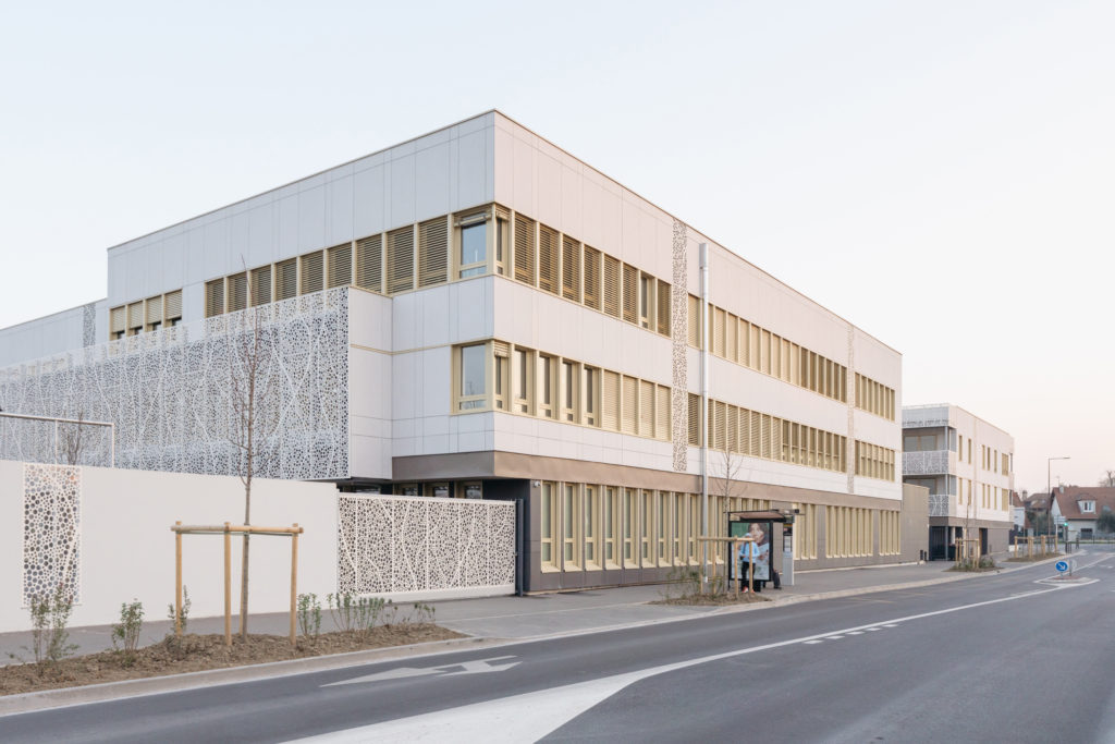 Ce sera le premier collège certifié passif en France et le premier construit en structure bois en Île-de-France. Il est aussi certifié HQE niveau Excellent et E4C1. Doc. Nicolas Trouillard