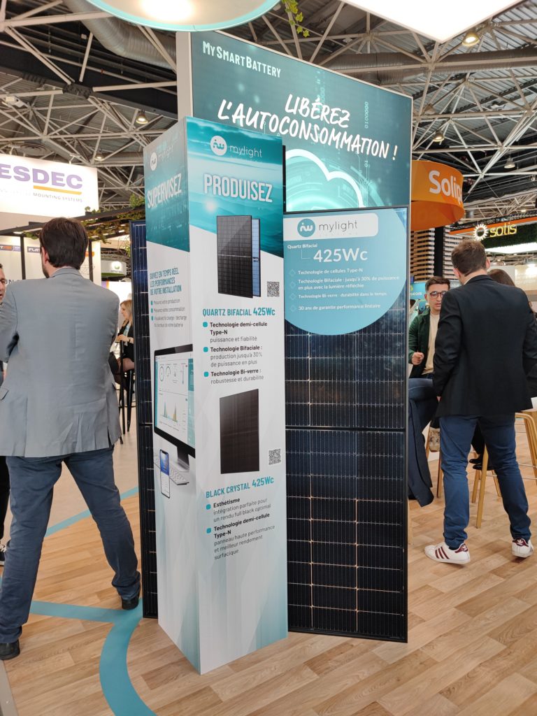 Le nouveau panneau bi-verre PV de 425 Wc de MyLight Systems, baptisé Quartz Bifacial pèse 24,5 kg, offre 425 Wc de puissance nominale. Il est constitué de mi-cellules Type-N, et affiche une baisse de puissance linéaire pour atteindre 87,4% de la puissance nominale au bout de sa 30ème année de garantie. 